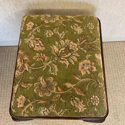 MB648 Antique Queen Anne Style Upholstered Stool