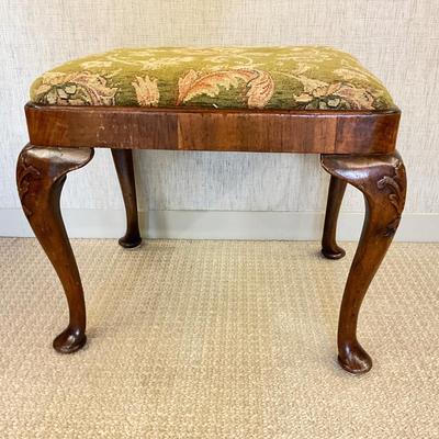 MB648 Antique Queen Anne Style Upholstered Stool