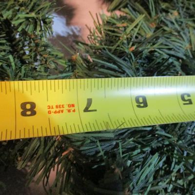 Holiday Wreaths Lot 33
