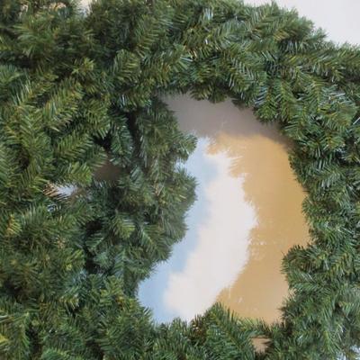 Holiday Wreaths Lot 33
