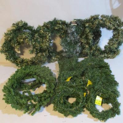 Holiday Glitter Wreaths Lot 34