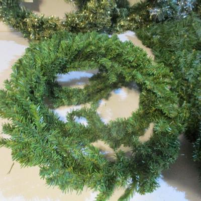 Holiday Glitter Wreaths Lot 34