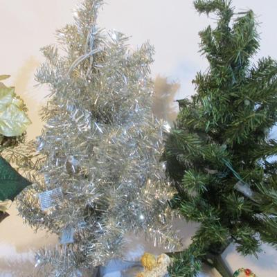 Table Top Nativity Scene & Tree Decorations Lot 37