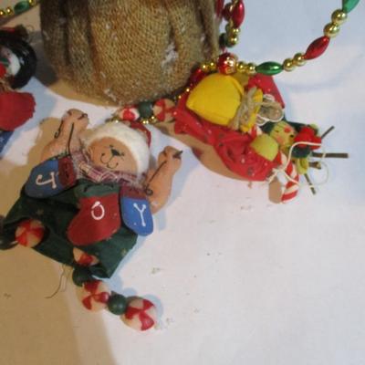 Table Top Nativity Scene & Tree Decorations Lot 37