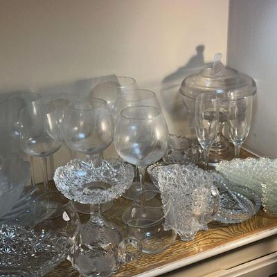 Lot 26: Glassware Collection
