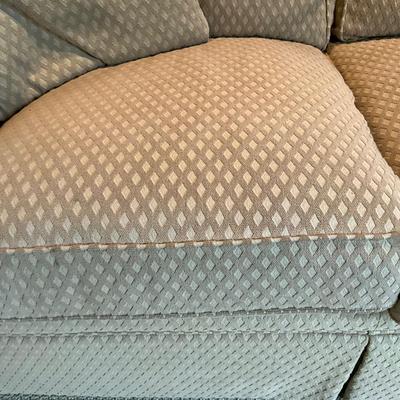 MB655 Wesley Hall Upholstered Loveseat