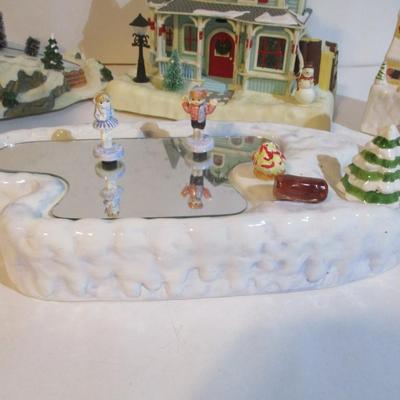 Animated Skating Pond Holiday Splendor Lighted Fiber Optic House