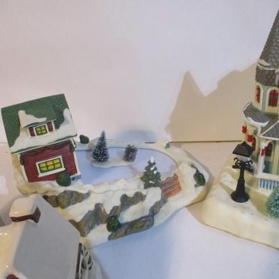 Animated Skating Pond Holiday Splendor Lighted Fiber Optic House