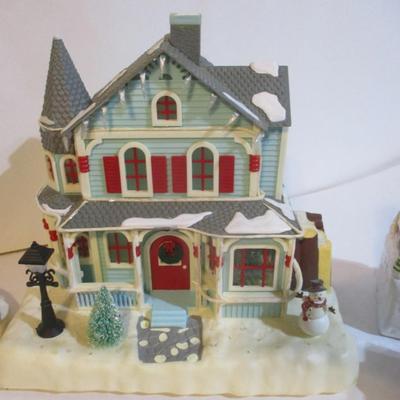 Animated Skating Pond Holiday Splendor Lighted Fiber Optic House