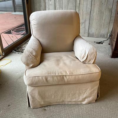 MB662 LEE Industries Club Chair