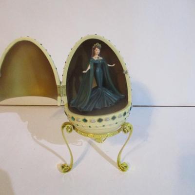 Barbie Empress Of Emeralds Resin Egg Music Box Rotates Original Box w/Stand