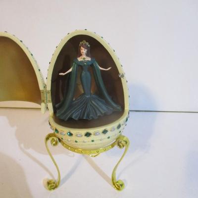 Barbie Empress Of Emeralds Resin Egg Music Box Rotates Original Box w/Stand