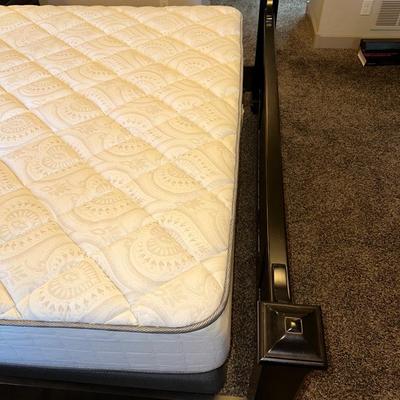 CLEAN, BEAUTIFUL KING SIZE BED W/DURANGO DENVER MATTRESS SET