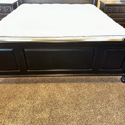 CLEAN, BEAUTIFUL KING SIZE BED W/DURANGO DENVER MATTRESS SET