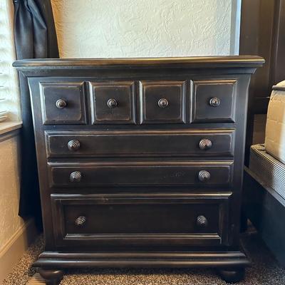 3 DRAWER NIGHT STAND WITH LAMP
