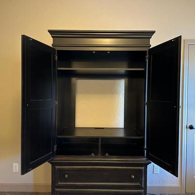 BEDROOM ARMOIRE WITH 2 DRAWERS AND 2 DOOR CABINET