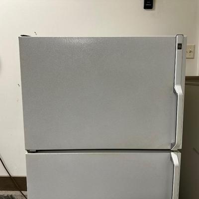 GE REFRIGERATOR