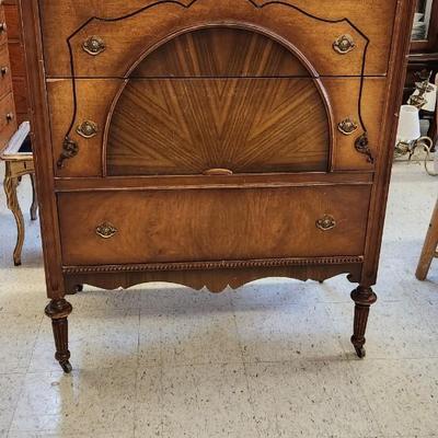 Antique chest of drawers