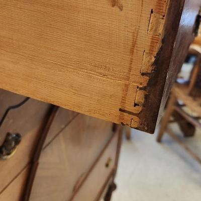 Antique chest of drawers