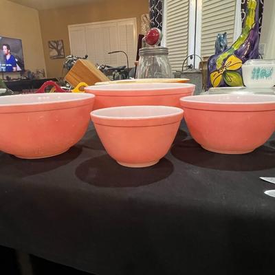 Pyrex 4 Piece Pink Mixing Bowls