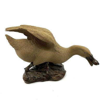 D685 Clay Carved Decorative Duck Sculpture