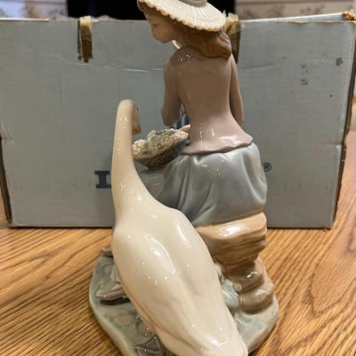 Lladro Collectible Figurine #5034- Retired. 9.75"H x 7.75"W. Includes Original Box.