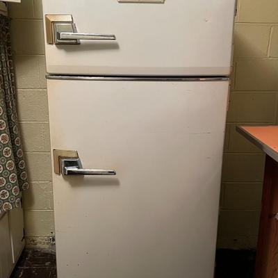 1950s Hotpoint Super Stor Refrigerator/Freezer *RARE*