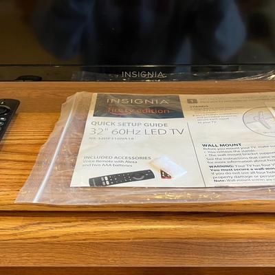 Insignia 32" LED Smart TV w/ stand