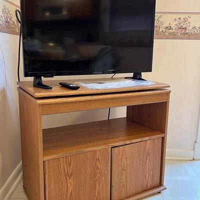 Insignia 32" LED Smart TV w/ stand