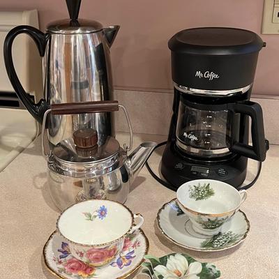 Coffee/Tea Pots Lot