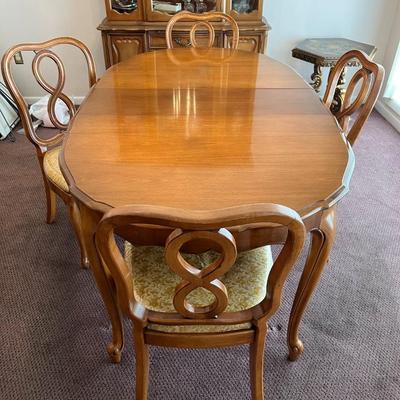 Dining Table w/ 4 Chairs and 2 Leaves