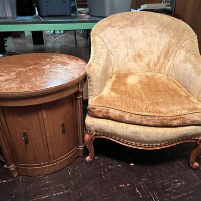 Vintage Sitting Chairs with Round Side Table