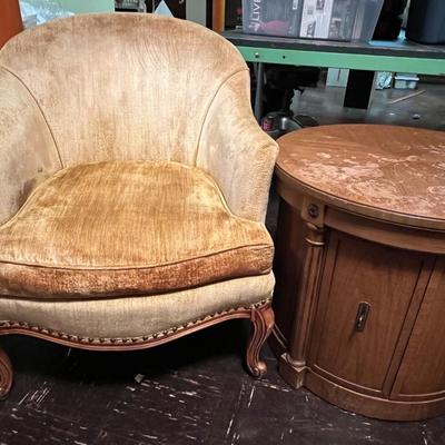 Vintage Sitting Chairs with Round Side Table