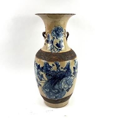 D689 Chinese 19C Vase in Nanking Porcelain Decorated Vase