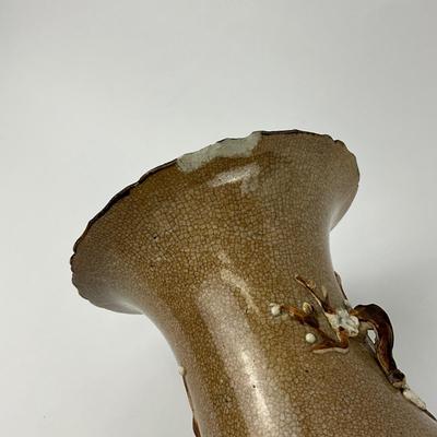D689 Chinese 19C Vase in Nanking Porcelain Decorated Vase