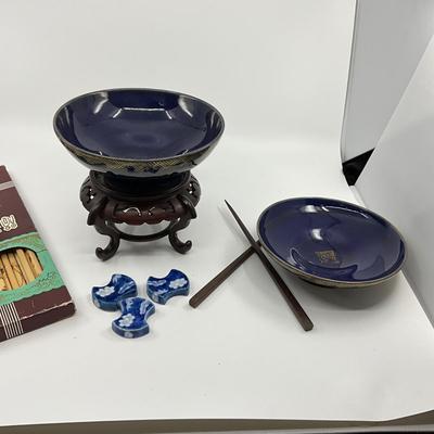 D692 Blue and Gold Chinese Bowl with Stand and Chopsticks
