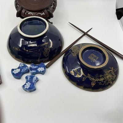 D692 Blue and Gold Chinese Bowl with Stand and Chopsticks