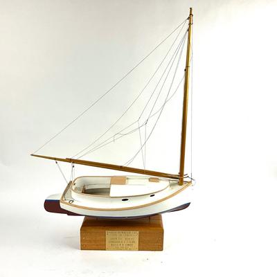 D725 Replica of the ":Chessie Cat" Capecod Catboat 1979 by MW Lowery