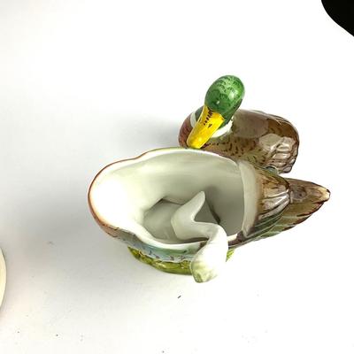 D728 Lot of Three Serving Pieces