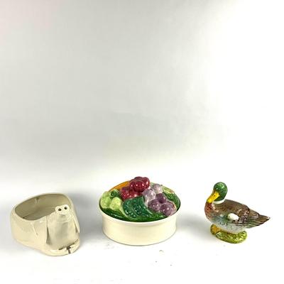 D728 Lot of Three Serving Pieces