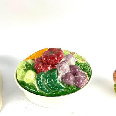 D728 Lot of Three Serving Pieces