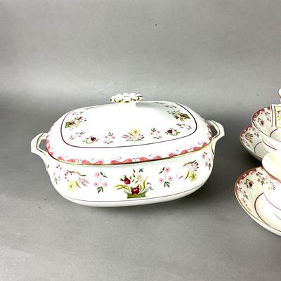 D747 Lot of Wedgwood Bianca Williamsburg Bone China