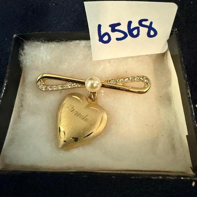 Grandma broach