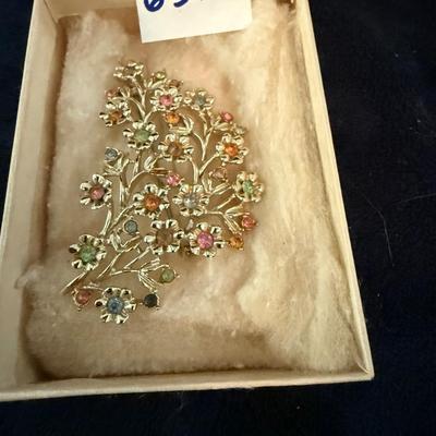 Beautiful broach-check out the box!