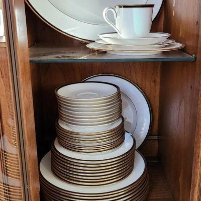 Kristy by Lenox service for 10+