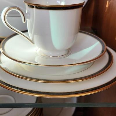 Kristy by Lenox service for 10+