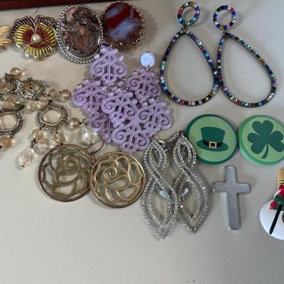 Earrings, brooches and jewelry box