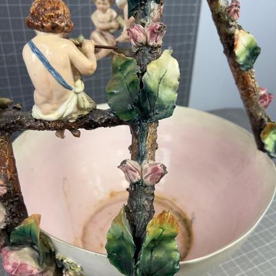 Cape Demonte Center Piece WOW!!! Cherubs, Twigs and Flowers