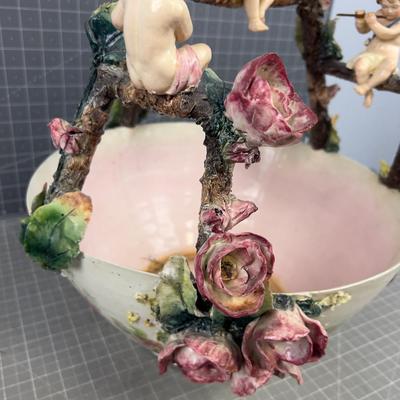 Cape Demonte Center Piece WOW!!! Cherubs, Twigs and Flowers