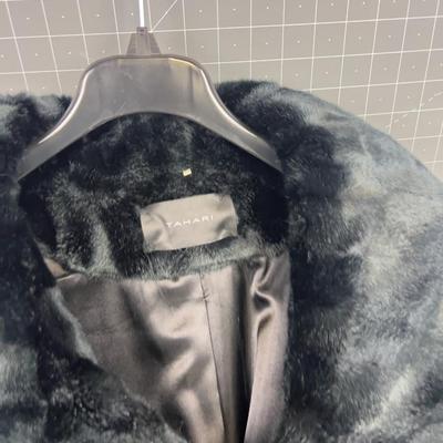 TAHARI Women's BLACK Faux Fur with Belt. CUTE!! 